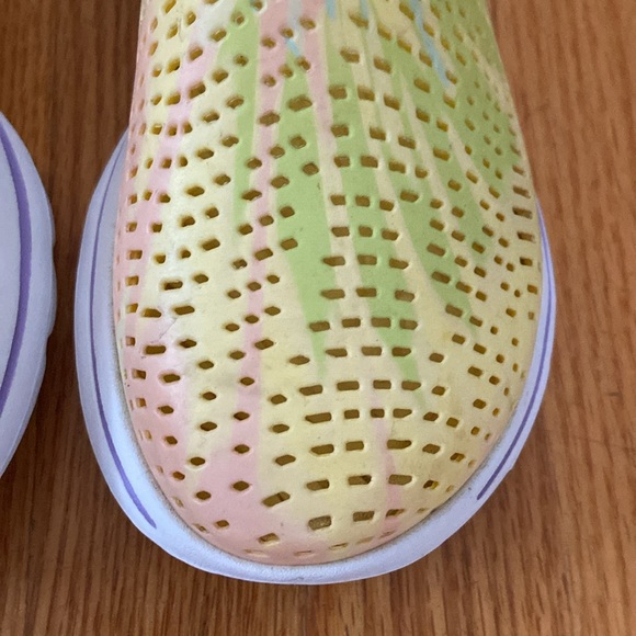 Skechers “Cali Gear Ultra Go Walk Foamies Psychedelic” Slip On Clogs - Picture 4 of 11